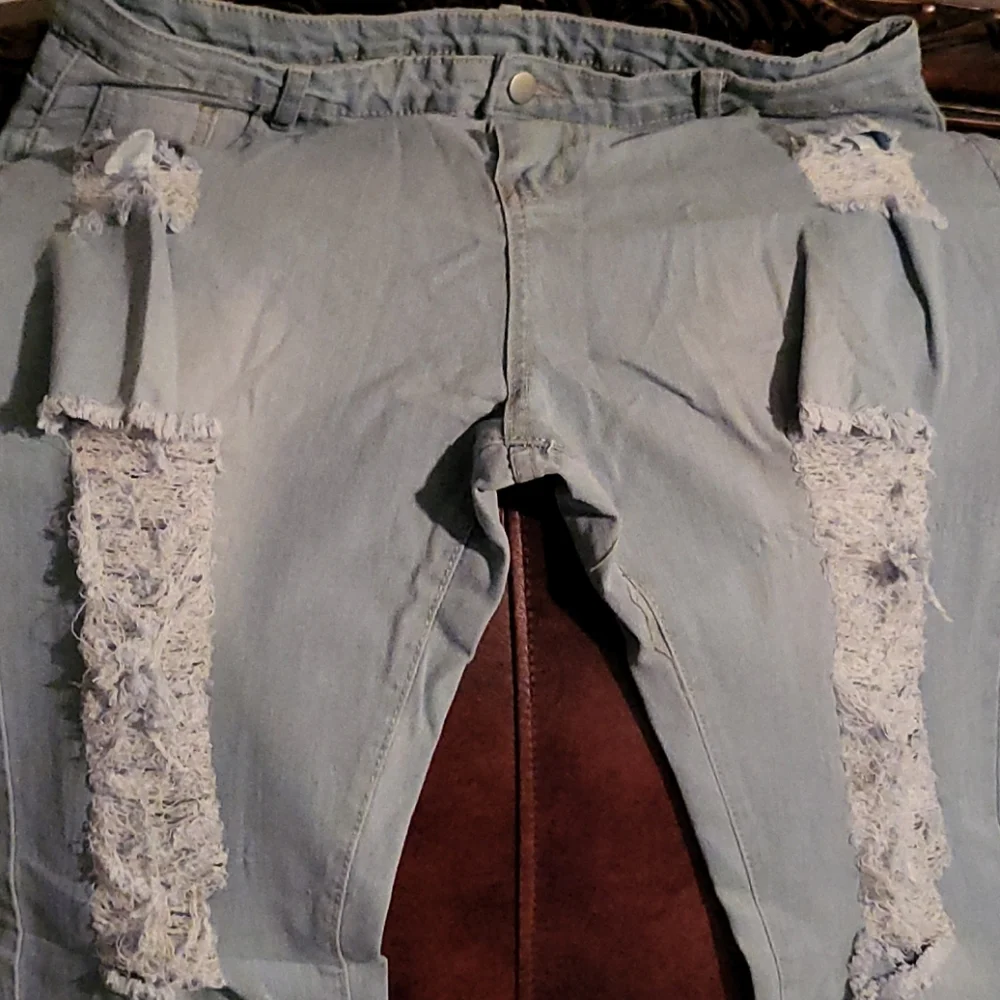 DISTRESSED JEANS - Picture 3 of 4